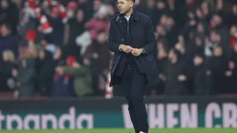 罗体训练遭遇不幸：拇指遭门柱反弹骨折